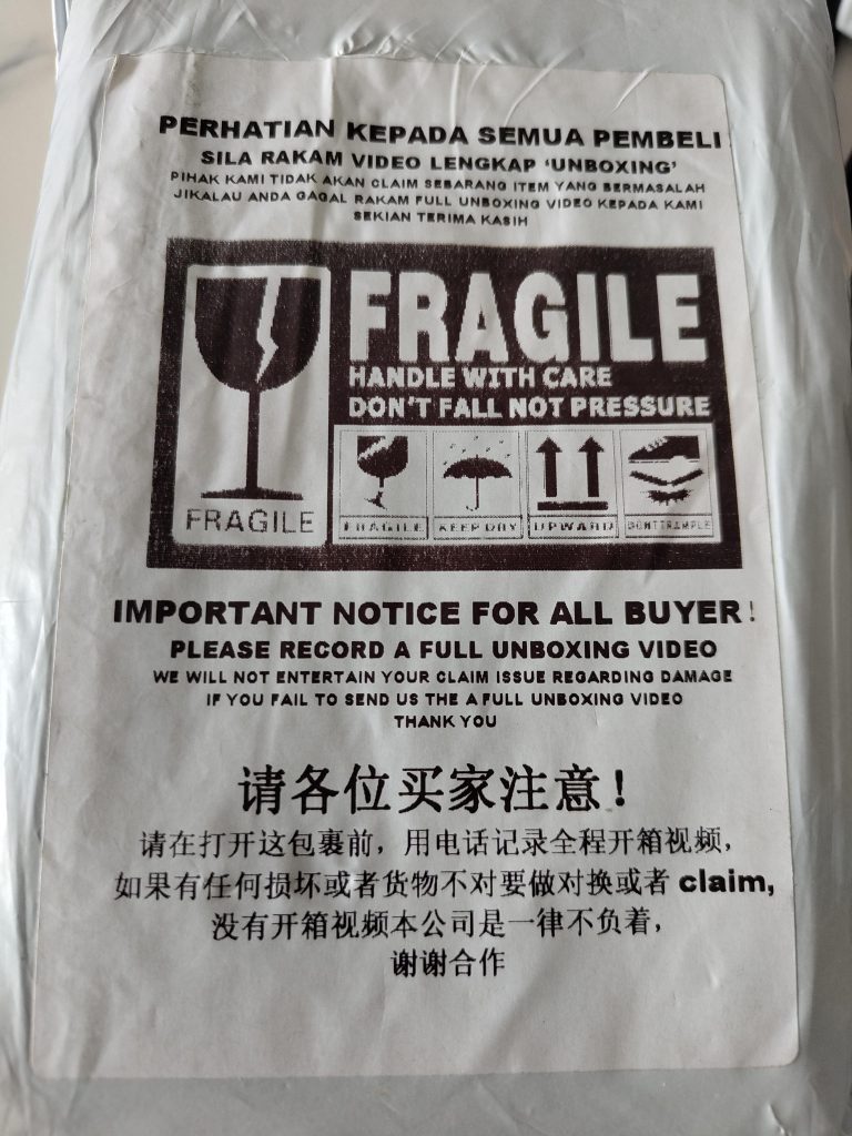 Guide showing an unopened parcel, shipping label, product photographs, listing comparison, and physical measurements for an online shopping dispute.